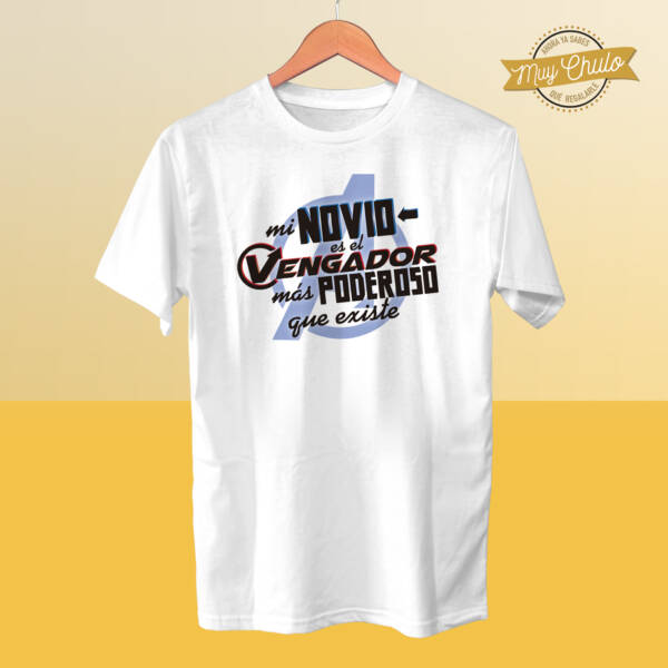 Camiseta Mi novio es el Vengador más poderoso que existe